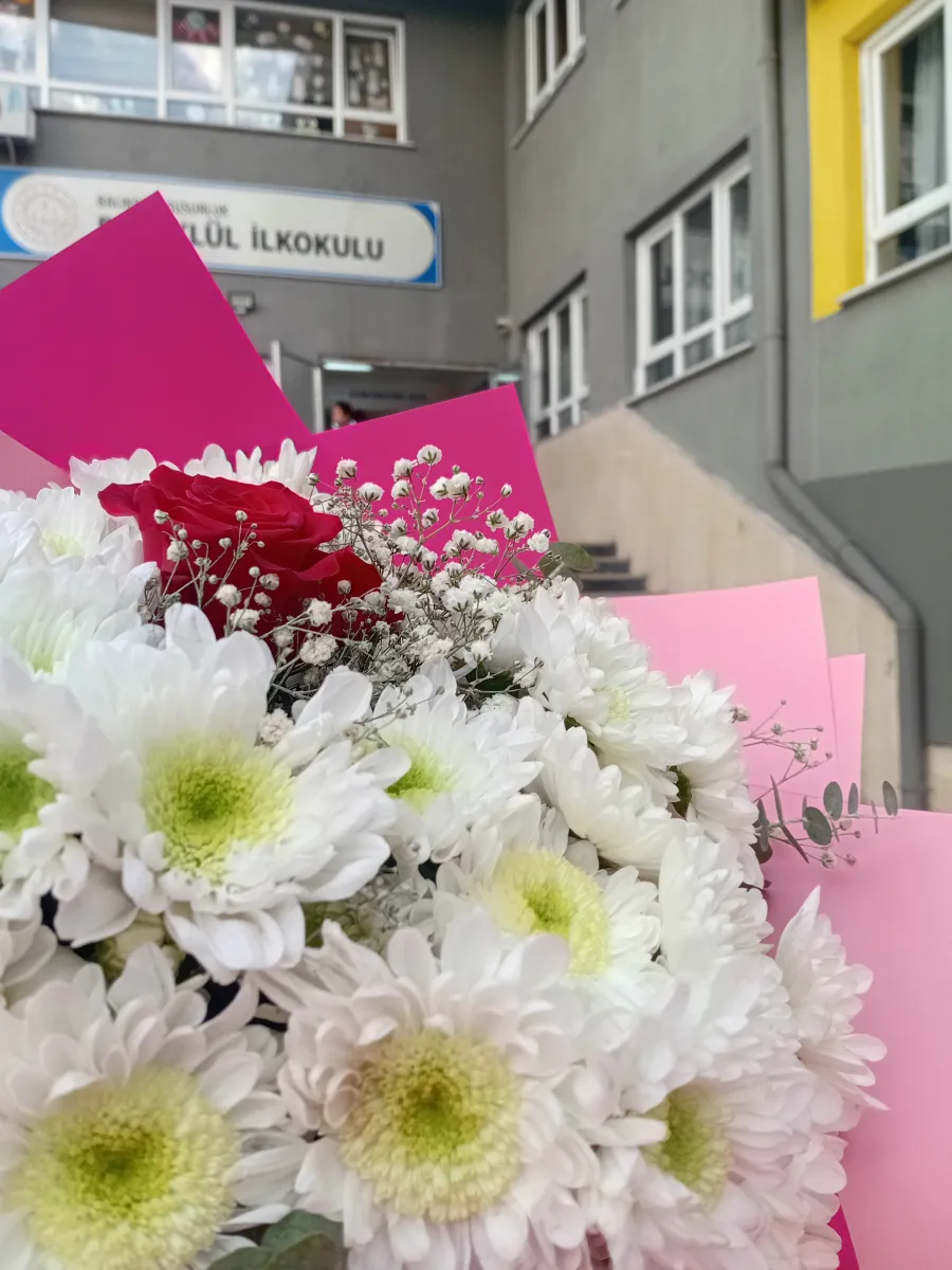 Susurluk Beşeylül İlköğretim Okulu Buket Teslimatımız - Susurluk Botanik Çiçek Evi